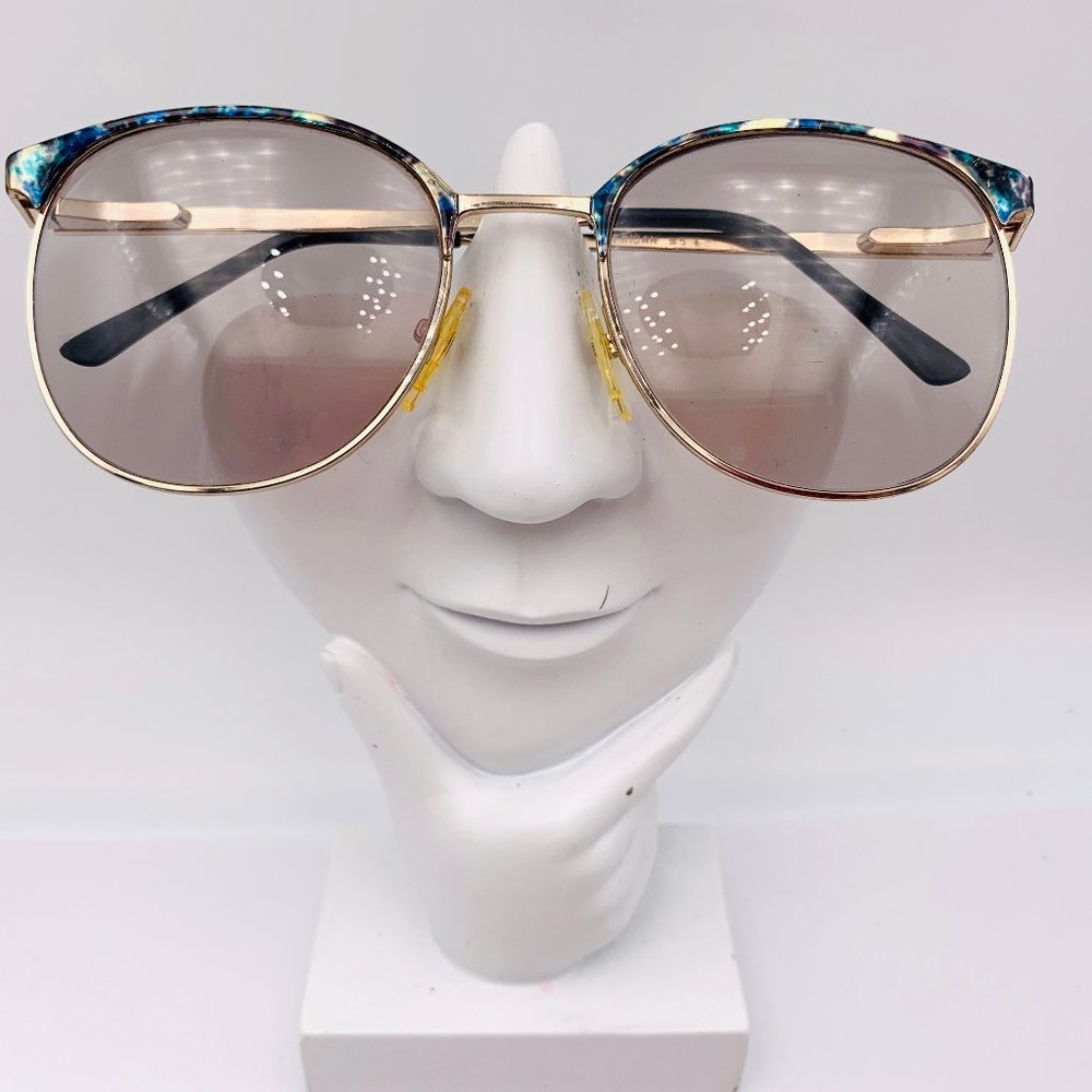 VINTAGE ALL AMERICAN GOLD METAL OVAL SUNGLASSES